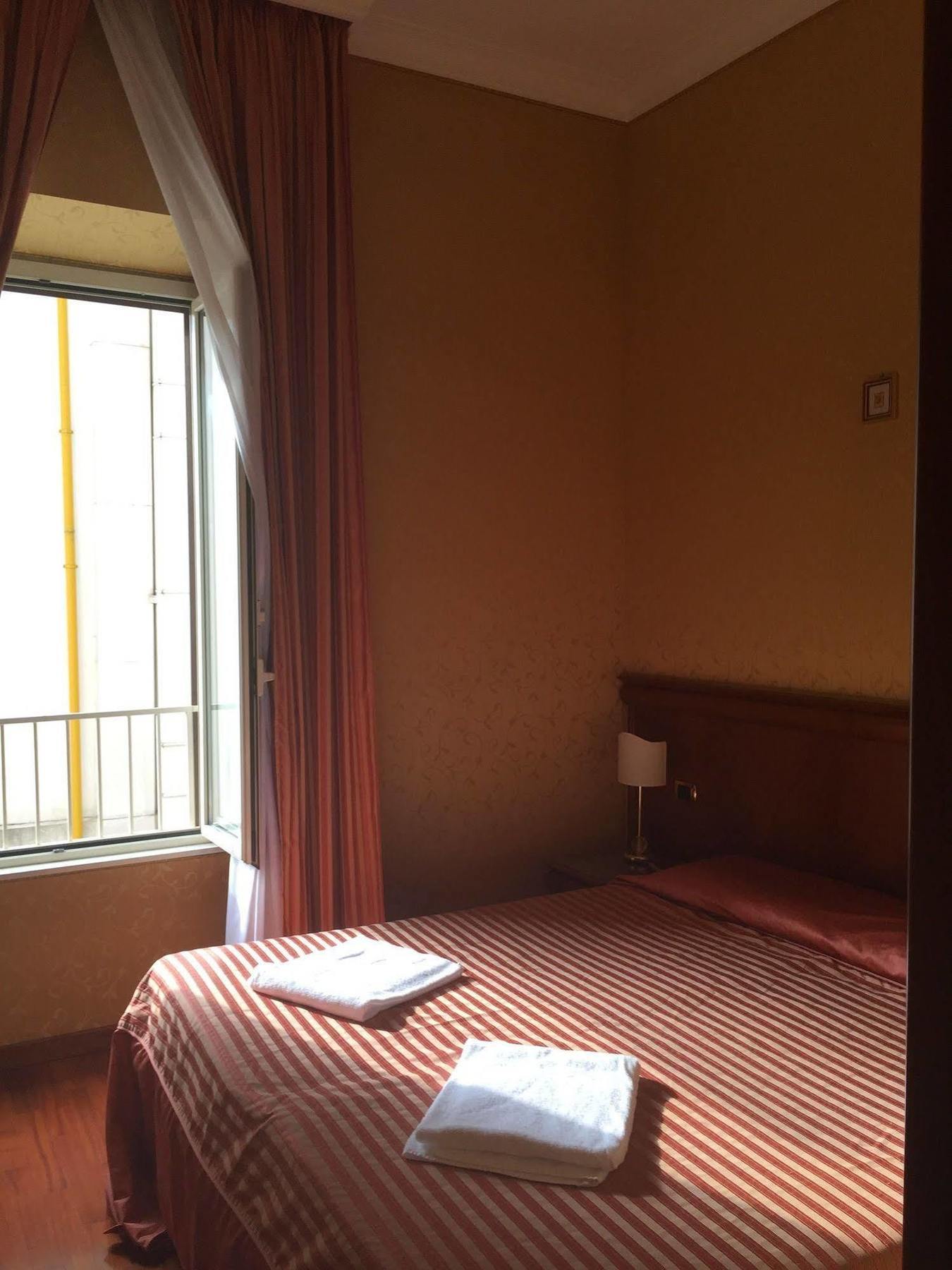 Hotel Divine โรม ภายนอก รูปภาพ