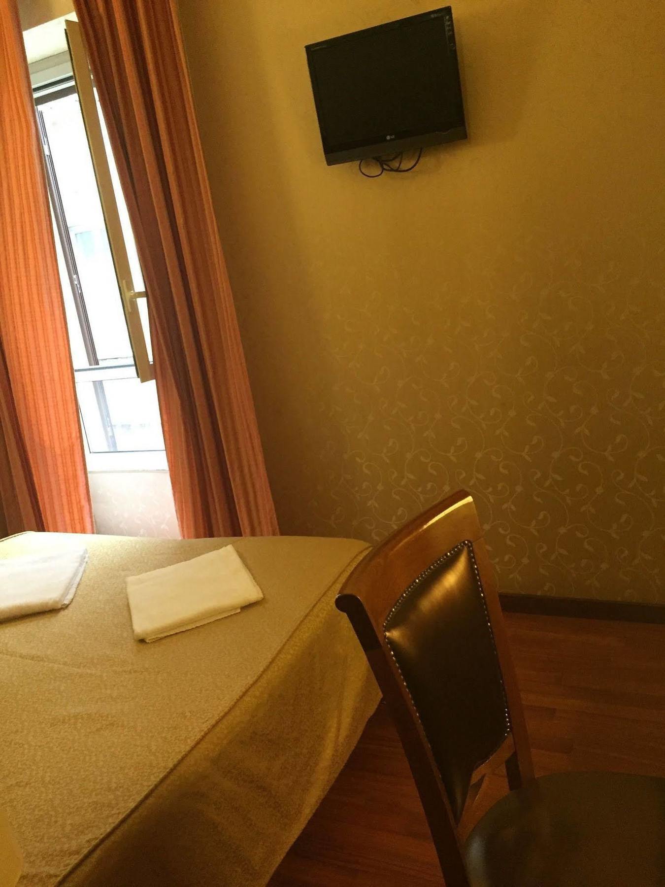 Hotel Divine โรม ภายนอก รูปภาพ
