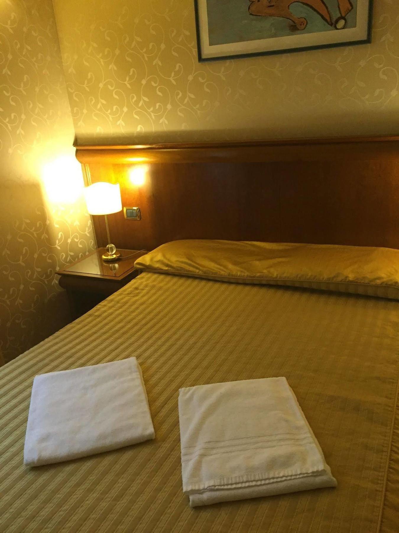 Hotel Divine โรม ภายนอก รูปภาพ