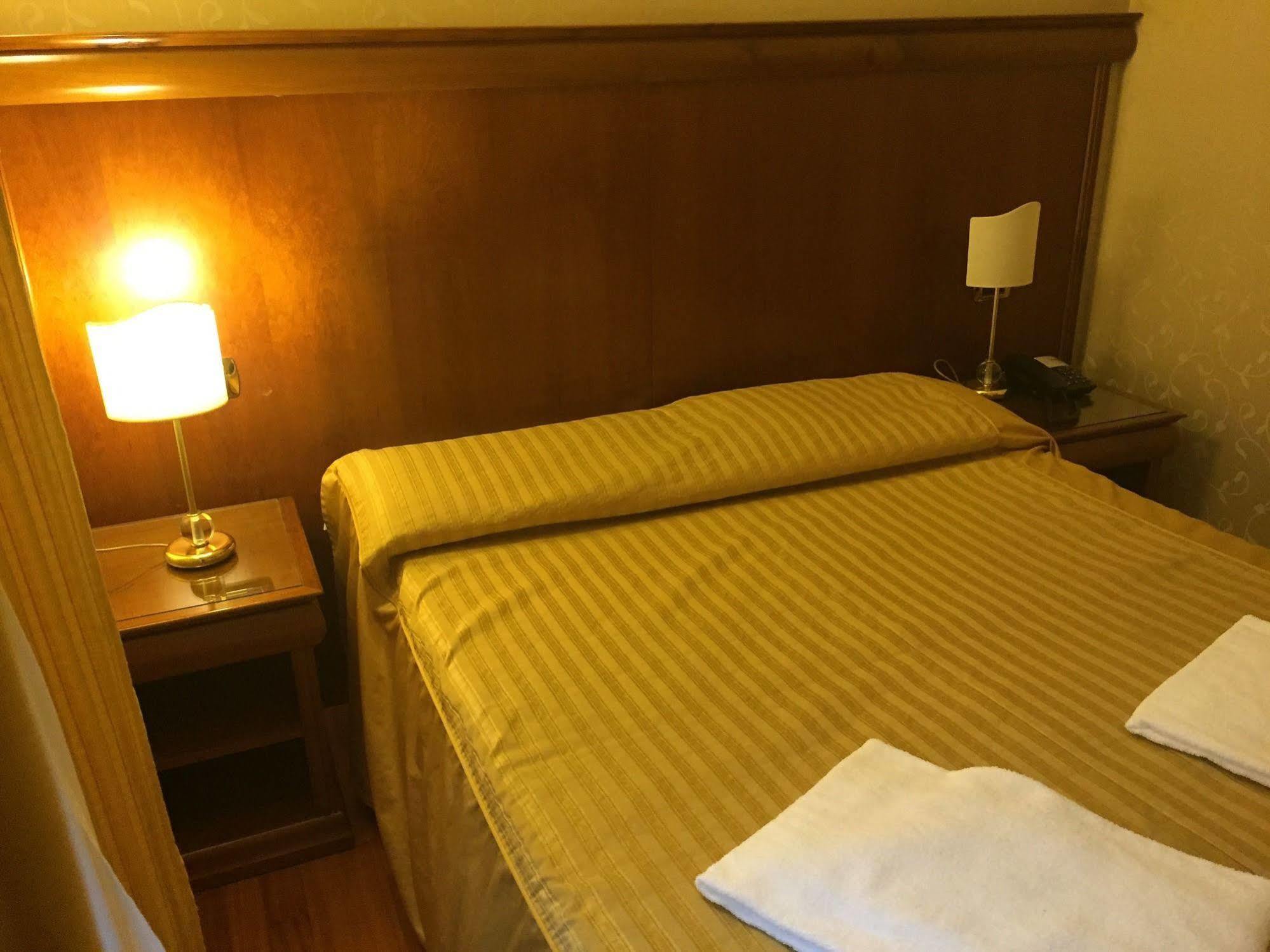 Hotel Divine โรม ภายนอก รูปภาพ